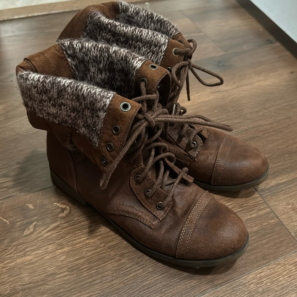 Brown combat boot
